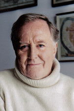 Photo of Robert Hardy image size 339x507