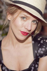 Photo of Julia Dietze image size 1152x1728