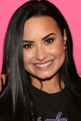 Photo of Demi Lovato image size 375x561