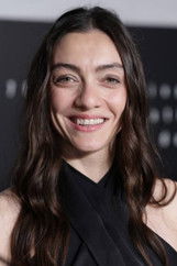 Photo of Merve Dizdar image size 363x544