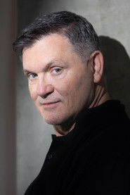 Photo of Kevin Williamson image size 908x1361