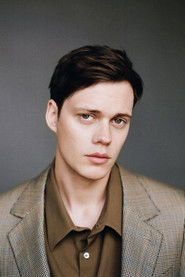 Photo of Bill Skarsgård image size 585x877