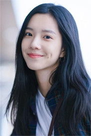 Photo of Sabrina Zhuang image size 412x618