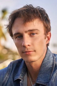 Photo of Drew Starkey image size 626x940