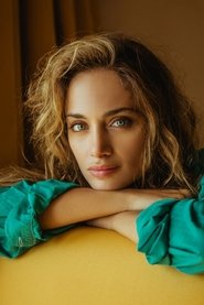 Photo of Denise Capezza image size 1283x1924