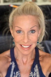 Photo of Dona Speir image size 400x600