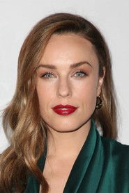Photo of Jessica McNamee image size 800x1200