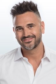 Photo of Leo Montero image size 300x450