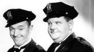 Laurel et Hardy - Les deux policiers wallpaper 