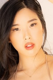 Photo of Elle Lee image size 700x1050