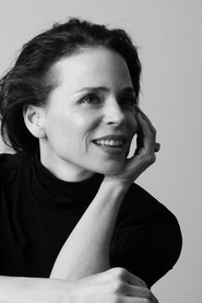 Photo of Suzanne Clément image size 973x1459