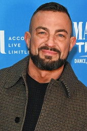 Robin Windsor as Self