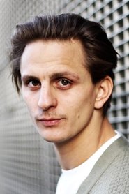 Sebastian Wendelin as Florian Maurer