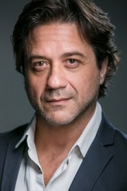 Enrique Arce as Arturo Román