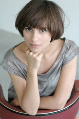 Sophie Frison as Leslie