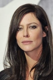 Anna Mouglalis is Suzy - la serveuse