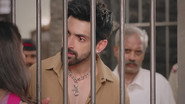 Virat stops Amruta's bail