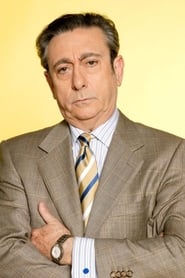 Luis Varela as Manuel (Veterinario)