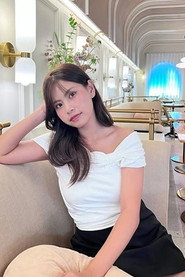 Darinkarn Wiphakhunsit 300x450