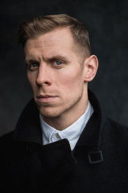 Joe Frost as Leo Thompkins