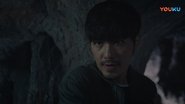 Zhao Yunlan was rescued in a black robe in distress