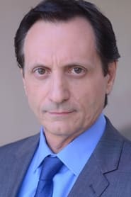 Freddy Andreiuci as Worker