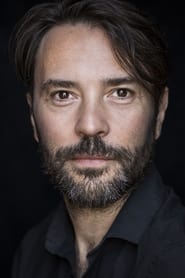 Alberto Ruano as Mateo