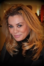 Antje Monteiro as Eigenaresse Café