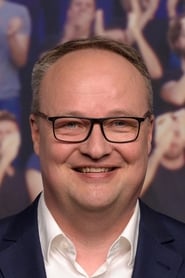 Oliver Welke headshot