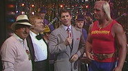 Hulk Hogan trains 