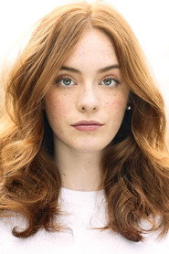 Beatrice Kitsos come Falyn