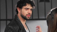 Manish reveals Abhir's identity