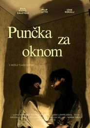 Punčka za oknom