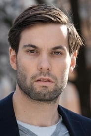 Maximilian Simonischek as Stefan Pohl