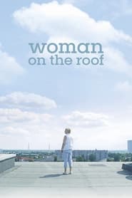 Жінка на даху постер