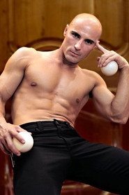 Viktor Kee 400x600