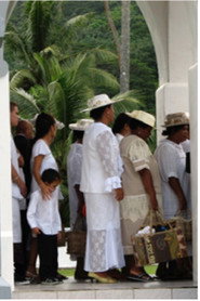 Pain ou coco. Moorea et les deux traditions