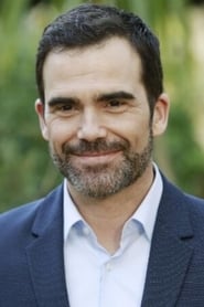 Marco Delgado as Luís