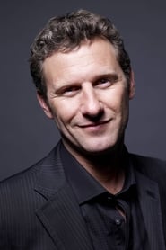 Image Adam Hills