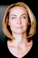 Diana Pavlovská as Detective Sims