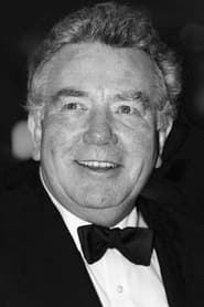 Albert Finney is 'Daddy' Oliver Warbucks