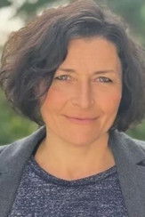 Toni Midlane as Judge