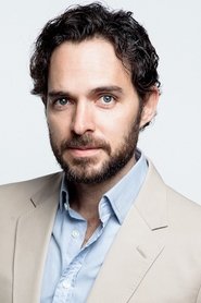 Manolo Cardona as Roberto