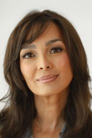 Elaine Del Valle is Aunt Carmen