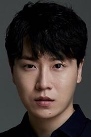 Lee Moon-bin as Guardhouse Conscripted Policeman