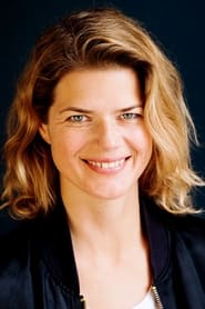 Annekathrin Bach as Journalistin