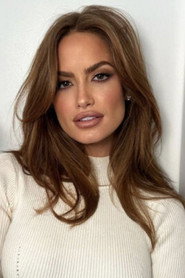 Photo de Haley Kalil, qui joue Nicole Gonville dans Love story à Noël