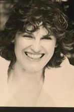 Penny Brownjohn as Phyl