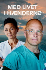 Med livet i hænderne постер