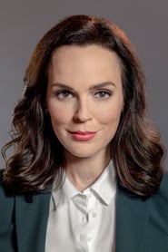 Erin Cahill isKelly